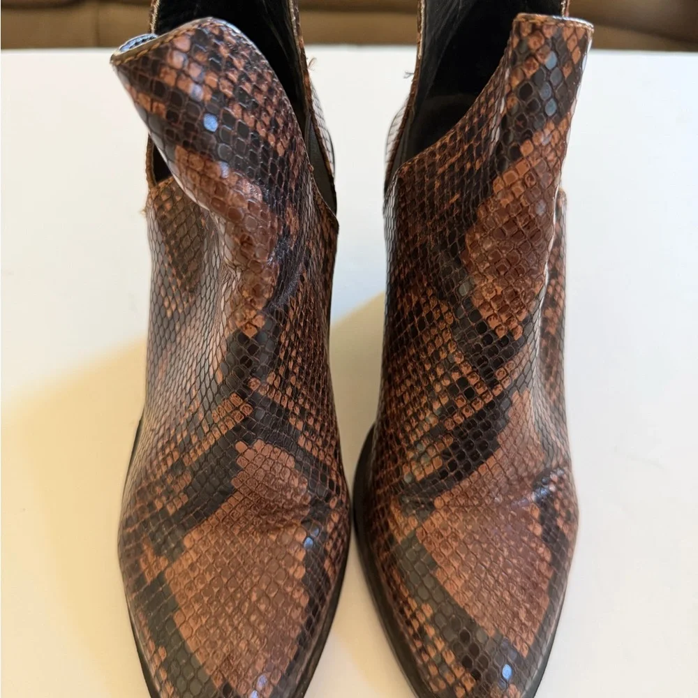 Steve Madden Snakeskin Pattern Ankle Booties - Picture 1 of 5
